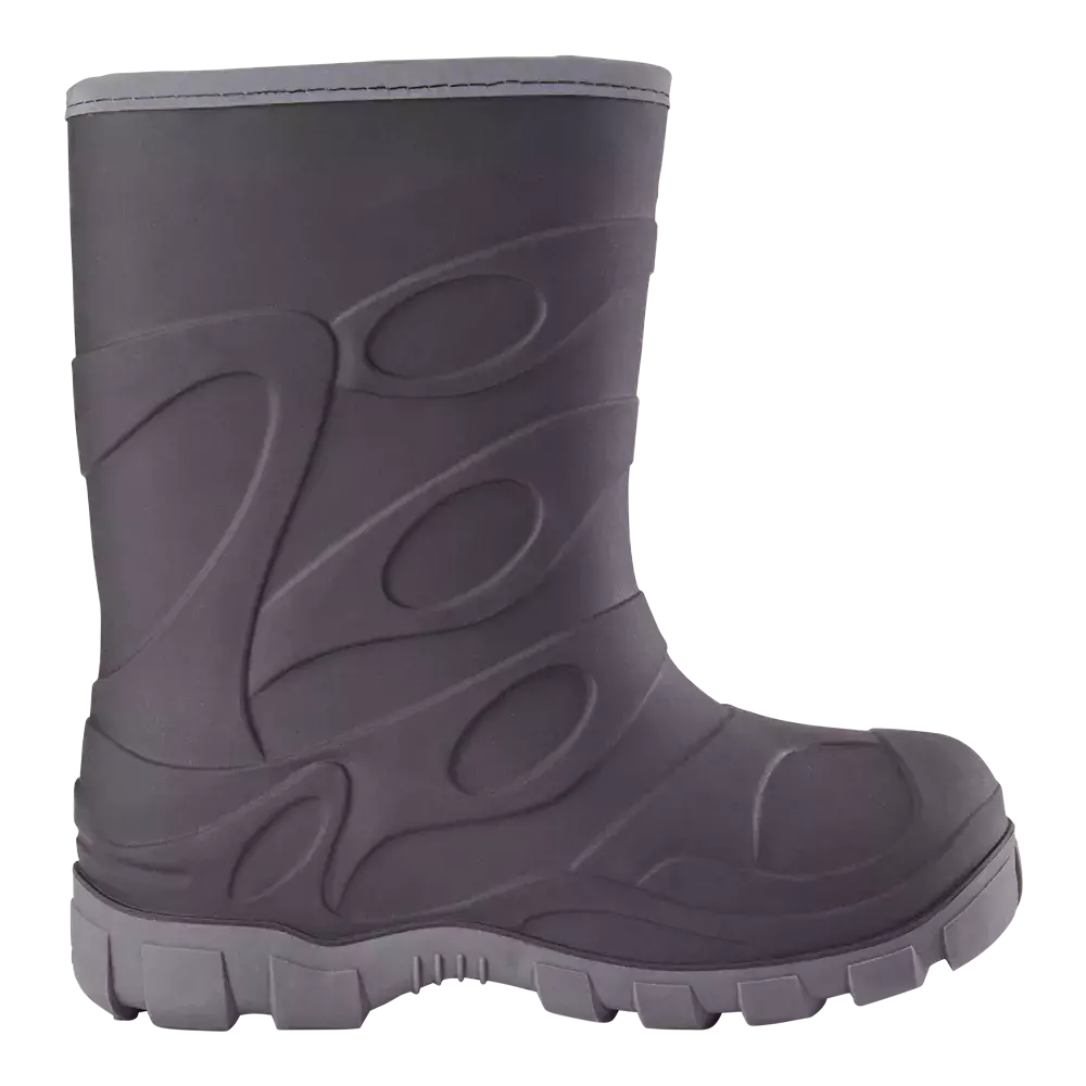 En mørkegrå gummistøvle i ét stykke med et moderne, bølgende mønster på skaftet og forfod. Den kraftige, skridsikre sål har dybe riller for godt greb i mudder og regnvejr. Støvlen virker robust og vandtæt, nem at rengøre og velegnet til havearbejde, udendørsarbejde eller våde fritidsaktiviteter. Enkel, funktionel og praktisk til dårligt vejr.