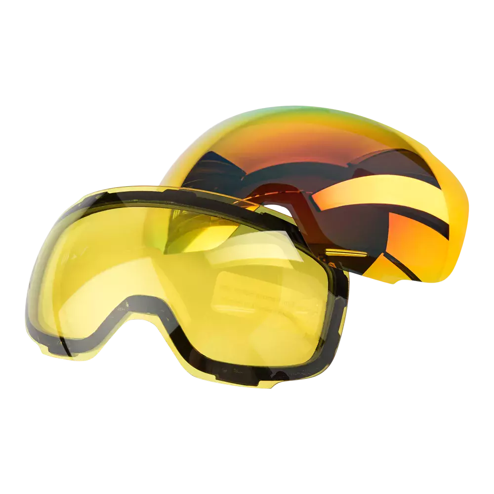 To udskiftelige skibrille-linser ligger ovenpå hinanden: en klar gultonet linse og en spejlblank orange-rød linse. De buede, plastiske linser har brede synsfelter og en moderne, aerodynamisk form. Forsynet med reflekterende coating og robust kant, er de designet til forskellige lysforhold og aktivitet i sneen — fra fladt lys om morgenen til skarpt solskin senere på dagen. De passer til både ski og snowboard og gør det nemt at skifte linse efter forholdene.