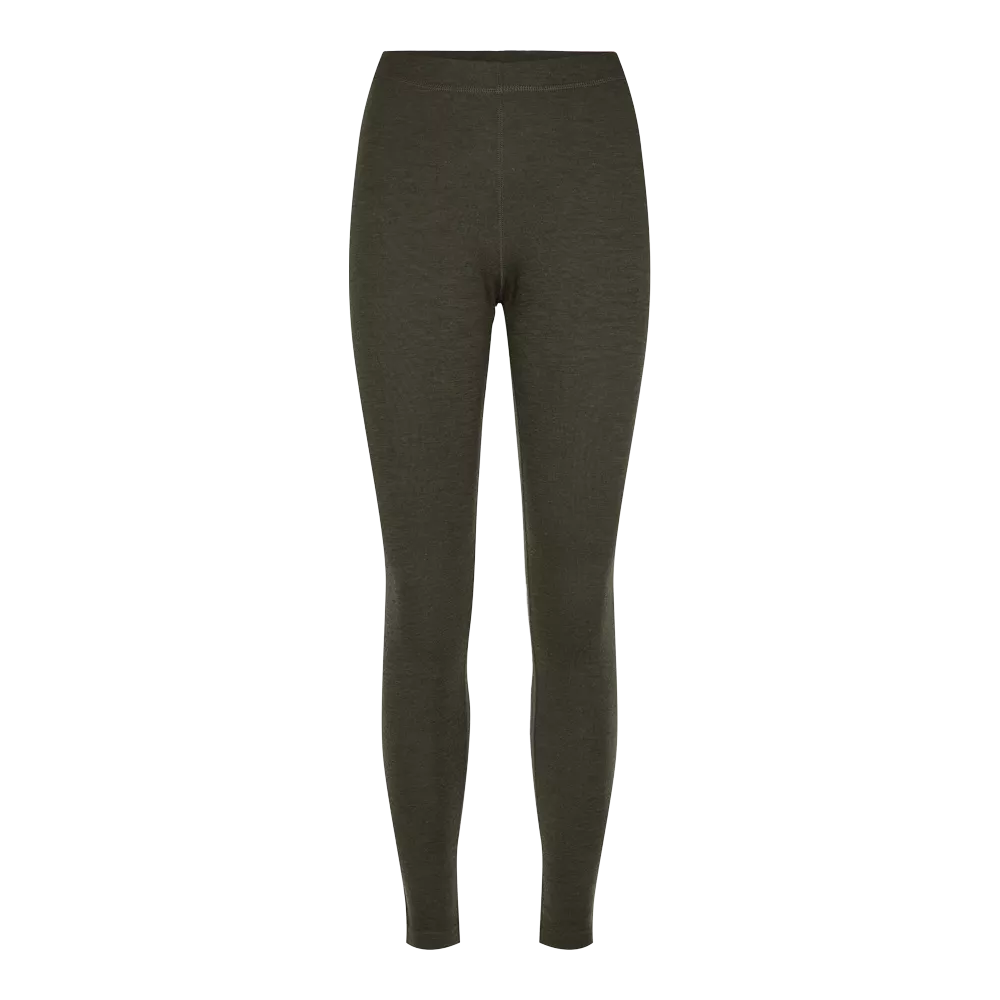 Disse mørke olivengrønne leggings har en enkel, tætsiddende silhuet med høj talje og glat, strækbart materiale. De er uden synlige mønstre eller lommer, hvilket giver et minimalistisk og alsidigt udtryk. Leggingsene passer godt til både hverdag, træning og afslapning, og fungerer fint som basislag under koldt vejr. Det neutrale snit gør dem nemme at style med både sneakers og støvletter.