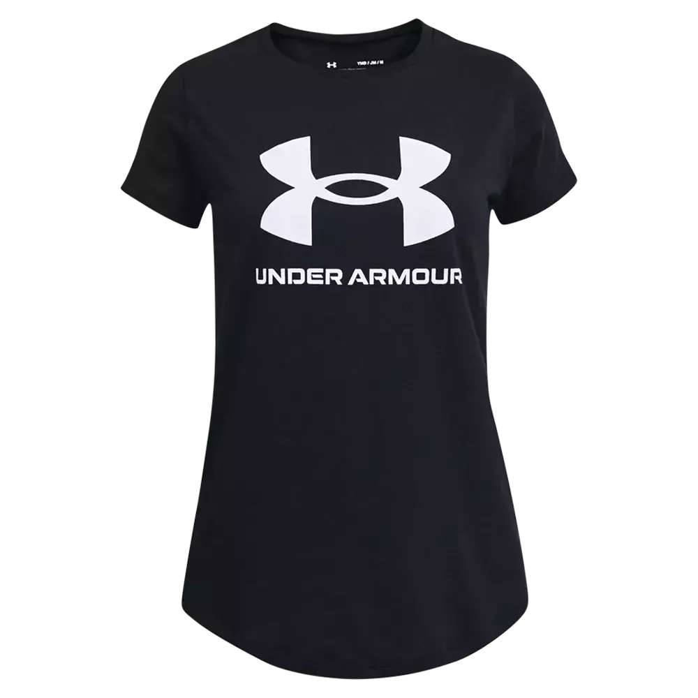 Sort T-shirt fra Under Armour med kortærmet, rund hals og let A-formet pasform. Forsiden prydes af et stort, hvidt Under Armour-logo samt mærkenavnet under, hvilket giver et sporty og moderne udtryk. Stoffet ser blødt og åndbart ud, egnet til træning eller hverdagsbrug. Nederkanten er let afrundet, hvilket skaber et afslappet og komfortabelt look.