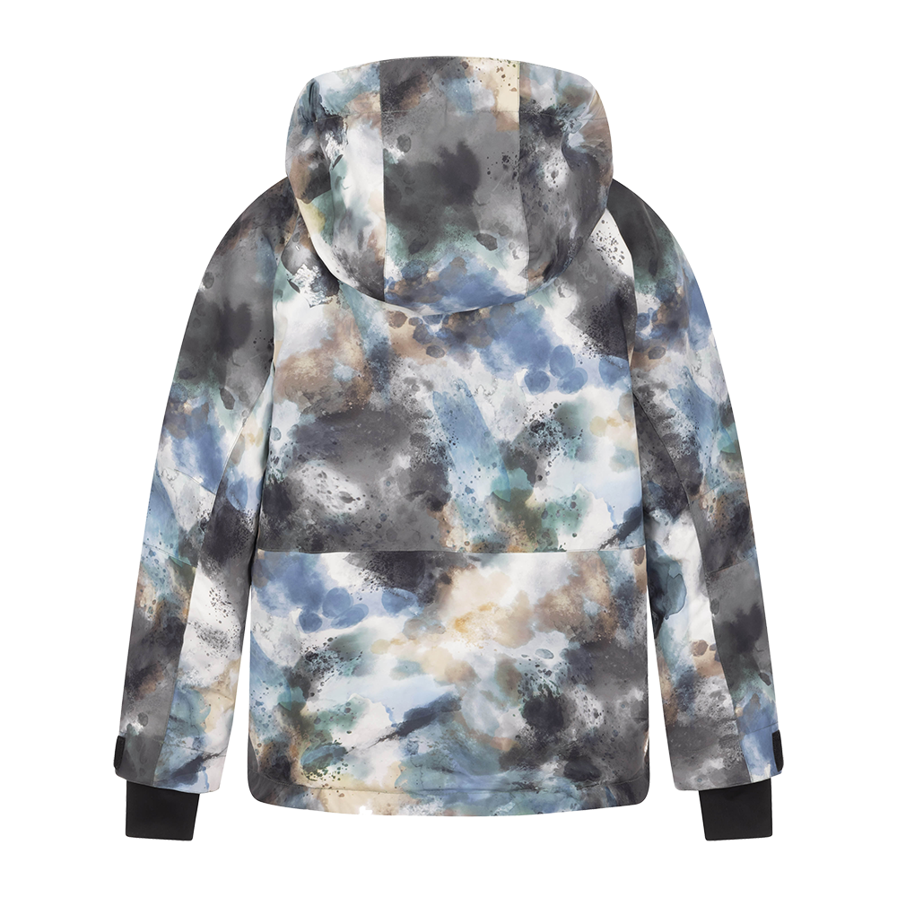 Denne "2117 of Sweden Jr Kidden Padded Ski Jacket" er en stilfuld og funktionel børne skijakke, der perfekt kombinerer komfort med ydeevne til vinteraktiviteter. Jakken præsenterer et unikt og livligt print i blå, grønne og grå nuancer, hvilket giver et moderne, kunstnerisk udtryk. Med sine varmeisolerende egenskaber og vandafvisende materiale er denne jakke ideel til at holde børn beskyttet og varme under kolde vinterdage på ski eller snowboard.