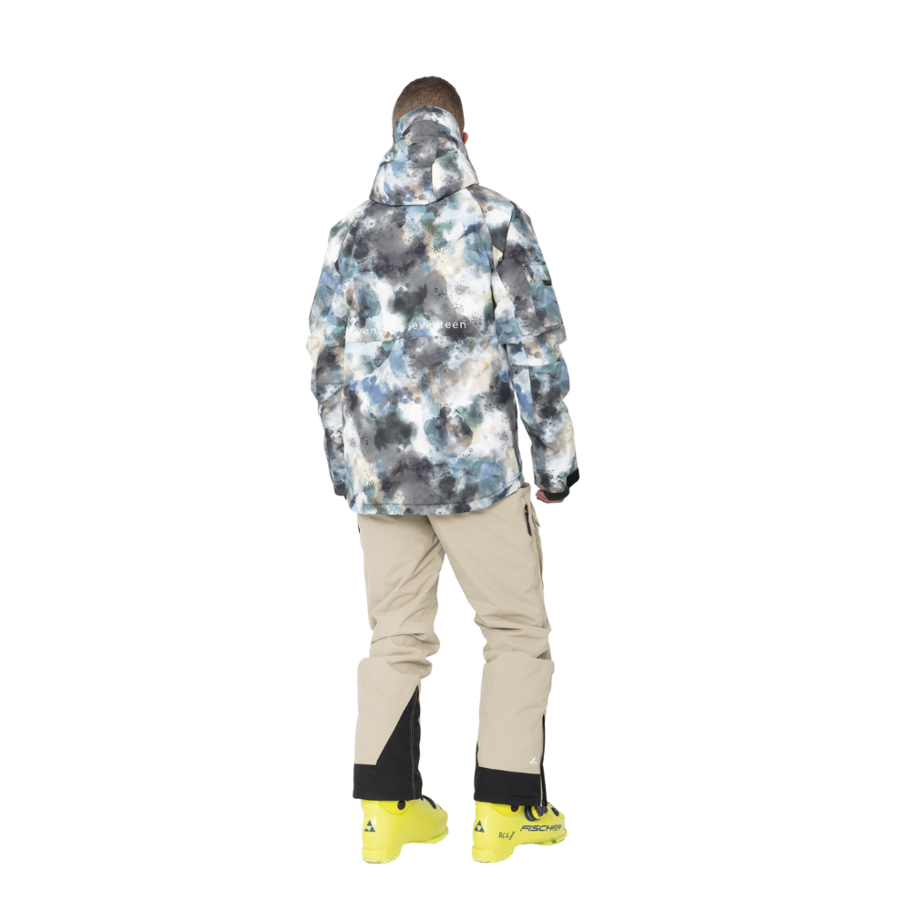 2117 of Sweden Nelkerim Padded Ski Anorak er perfekt til skiløbere, der kræver både funktionalitet og stil. Denne skijakke til herrer er designet med et unikt, meleret print i blålige og grålige nuancer, hvilket giver et moderne skandinavisk udseende. Med en slidstærk konstruktion, høj vandsøjletryk og åndbarhed, tilbyder den uovertruffen beskyttelse mod vejrets elementer. Praktiske detaljer som multiples lommer og ALTO-uldvattering sikrer varme og funktionalitet på pisterne.