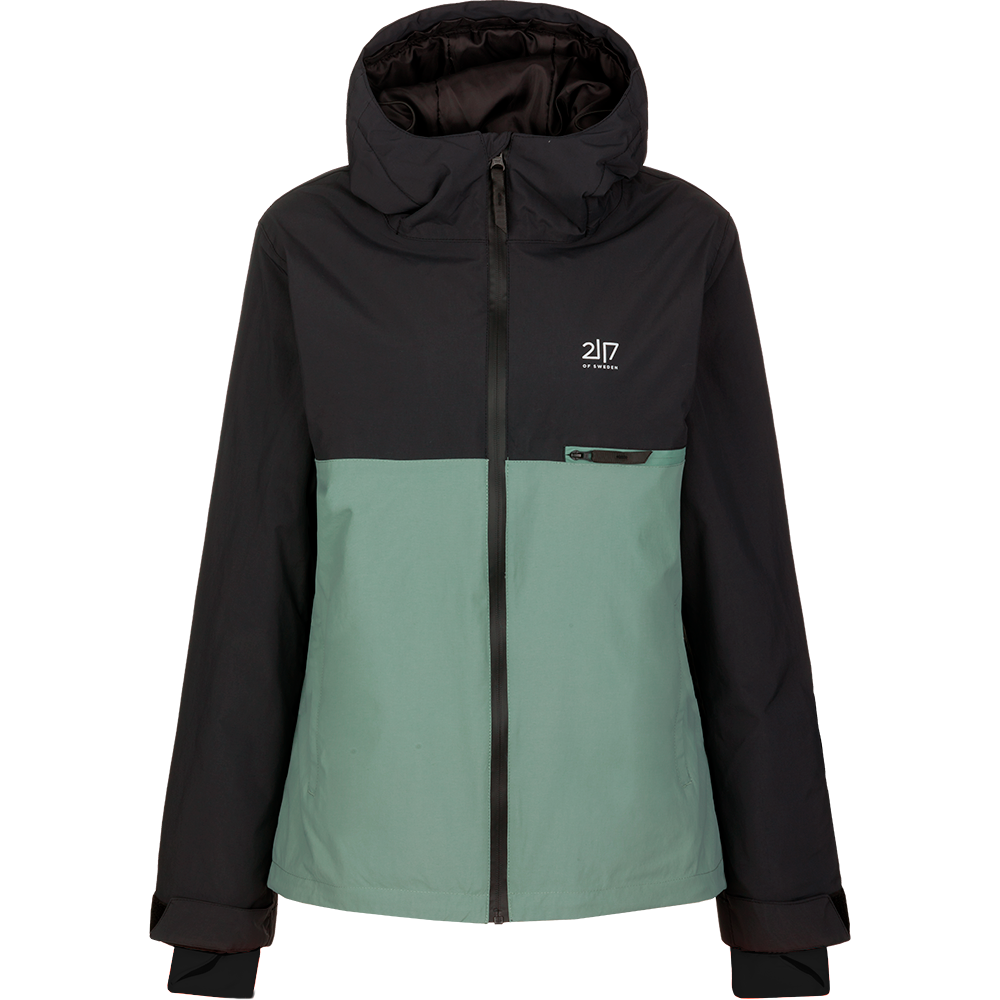 En tofarvet hættejakke i sort og salviegrøn med et diskret logo på brystet. Jakken har en tydelig farveopdeling, central lynlås, en lille brystlomme med lynlås og praktiske sidelommer. Hætten er formsyet, og jakken virker let polstret med lange ærmer og indvendige manchetter for ekstra varme. Stilren og funktionel til hverdag og udendørsaktiviteter på kølige dage.
