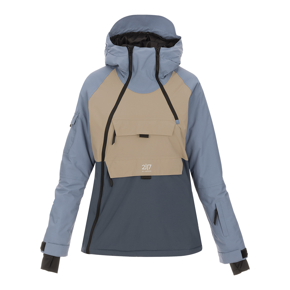 2117 of Sweden præsenterer Nelkerim Padded Ski Anorak, en stilfuld og funktionel skijakke til damer. Designet med en elegant farvekombination af beige og blå, har denne jakke praktiske lommer på fronten og justerbare stropper for optimal komfort. Den polstrede konstruktion sikrer varme og beskyttelse mod elementerne, ideel til ski og andre vintersportaktiviteter. Jakken er udstyret med en stor, justerbar hætte, der giver ekstra dækning.