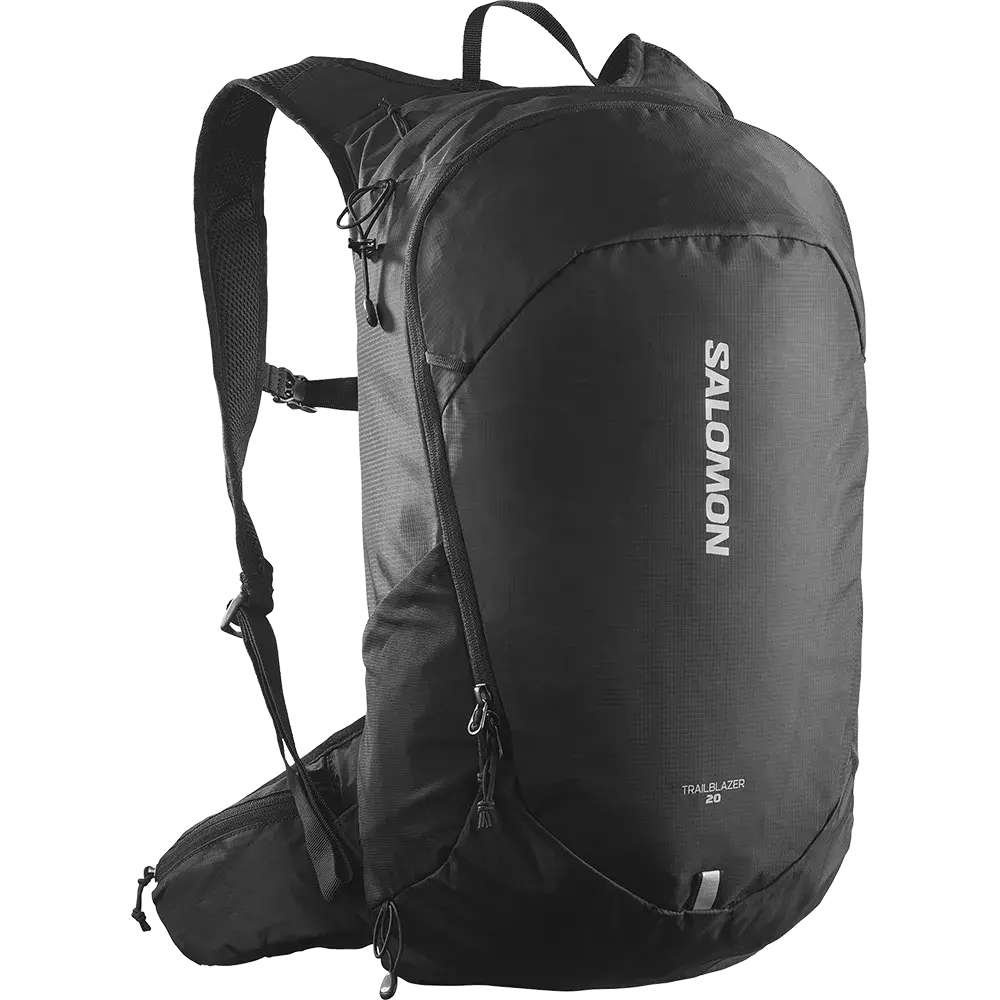 En enkel, sort Salomon Trailblazer 20 rygsæk i minimalistisk design, velegnet til dagsture og løbeture. Letvægtsmateriale, polstrede stropper og justerbart brystbånd sikrer komfort, mens lynlåslommer og hoftebælte giver praktisk opbevaring. Slankt, aerodynamisk snit med reflekterende logo gør den både funktionel og synlig i svagt lys. Robust og alsidig til friluftsliv og pendling.