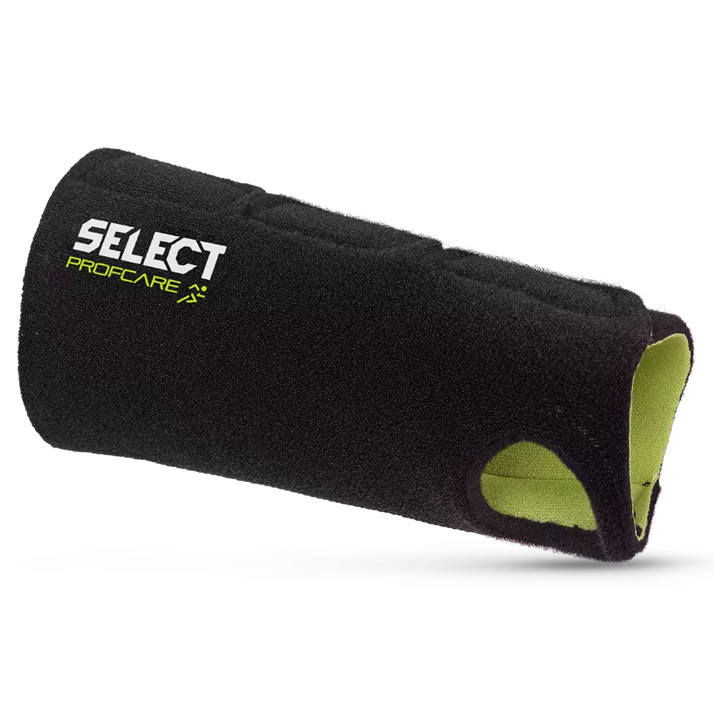 På billedet ses en sort, neopren-lignende støtte fra mærket "SELECT Profcare" med hvidt og grønt logo. Produktet har en formtilpasset, tubulær konstruktion og grøn indvendig foring, samt udskæringer der giver plads til ledbevægelser. Det virker designet til kompression og varmebevaring ved sportsskader eller forebyggelse af overbelastning. Overfladen fremstår blød og fleksibel med synlige sømme for øget holdbarhed.