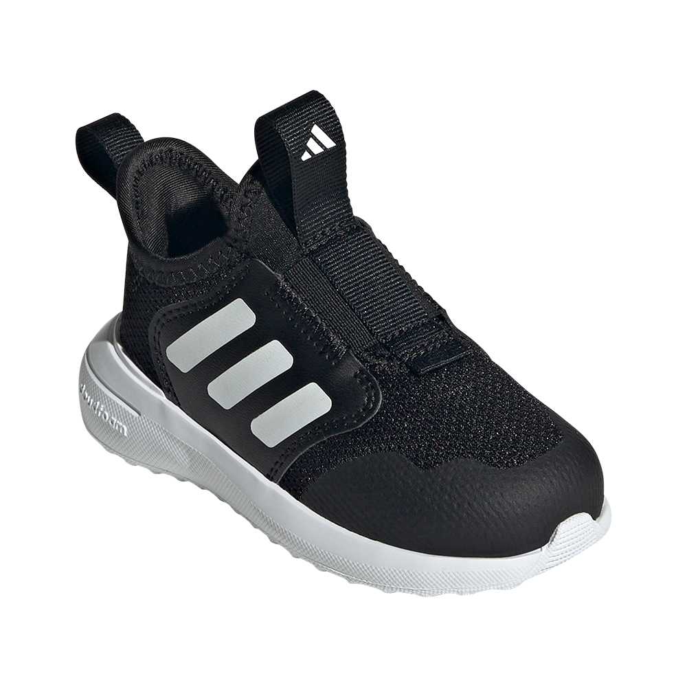 Sort slip-on sneaker med strækbar, strikket overdel og forstærket tåparti. Den har tre hvide striber på siden, en robust hvid mellemsål og praktiske trækflapper ved hæl og tunge for nem påtagning. Designet kombinerer sporty æstetik med funktionalitet, giver fleksibilitet og godt greb, og passer til hverdagsbrug eller let træning.