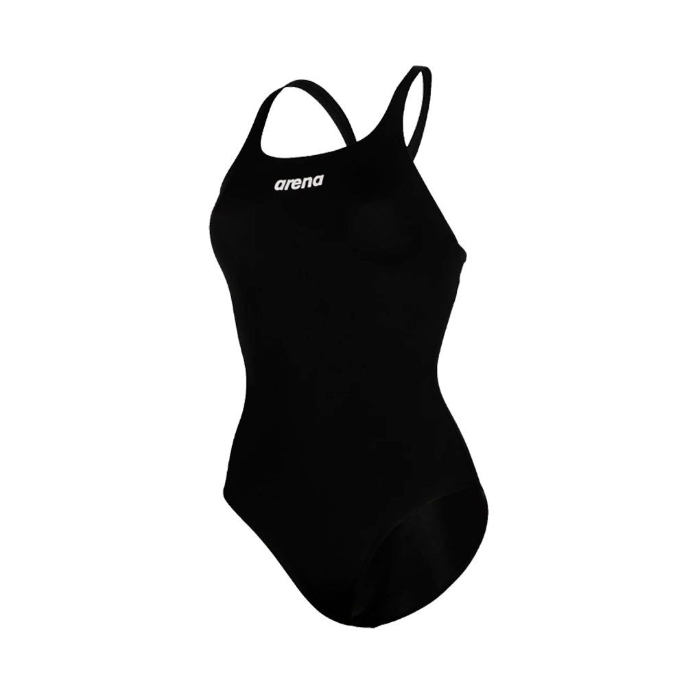 Sort, enkelt Arena-badedragt i klassisk one-piece-design med smalle skulderstropper og moderat udskæring ved benene. Badedragten har et diskret logo på brystet og en strømlinet pasform, der understøtter fri bevægelse i vandet. Ideel til svømmetræning, konkurrence eller regelmæssig brug i svømmehallen takket være funktionelt snit og robust materiale, som sidder tæt og føles komfortabelt.