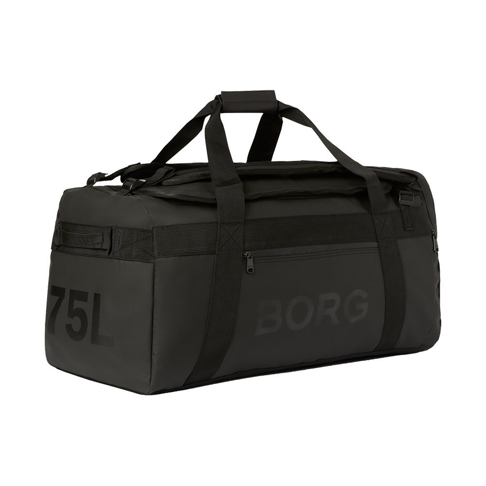 Sort sports- og rejsetaske i robust materiale med plads til 75 liter. Tasken har forstærkede bærehåndtag, aftagelig skulderrem og en stor topåbning med lynlås. På fronten ses et diskret BORG-logo og en lynlåslomme til småting. Kantforstærkninger og brede stropper giver god komfort og holdbarhed, hvilket gør den velegnet til træning, weekendture eller som praktisk oppakning til transport.