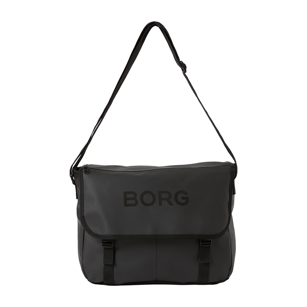 Sort skuldertaske i minimalistisk design med justerbar rem og stor flap, der lukkes med to spænder. Tasken har et simpelt, mat materiale og et diskret 'BORG' logo på fronten. Indvendigt er der plads til bærbar, mapper og hverdagsudstyr, mens polstrede sider beskytter indholdet. Robust og stilren taske til daglig brug, pendling eller studier.