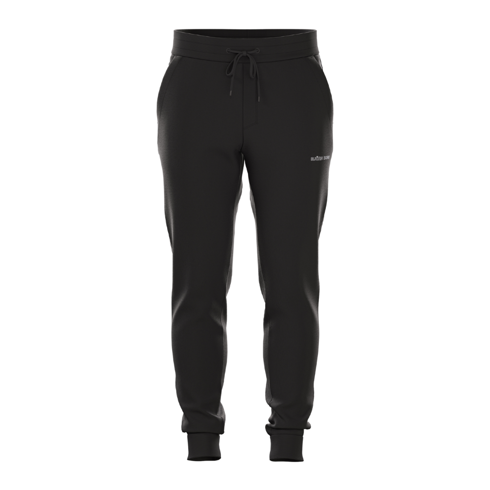 Et par sorte joggingbukser i slank pasform med elastisk talje og justerbar snøre. Bukserne har sidelommer, diskret logo på låret og ribmanchetter ved anklerne for et tætsiddende udtryk. Materialet ser blødt og lidt struktureret ud, velegnet til både træning og afslappet hverdag. Farven gør den let at kombinere med andre items.