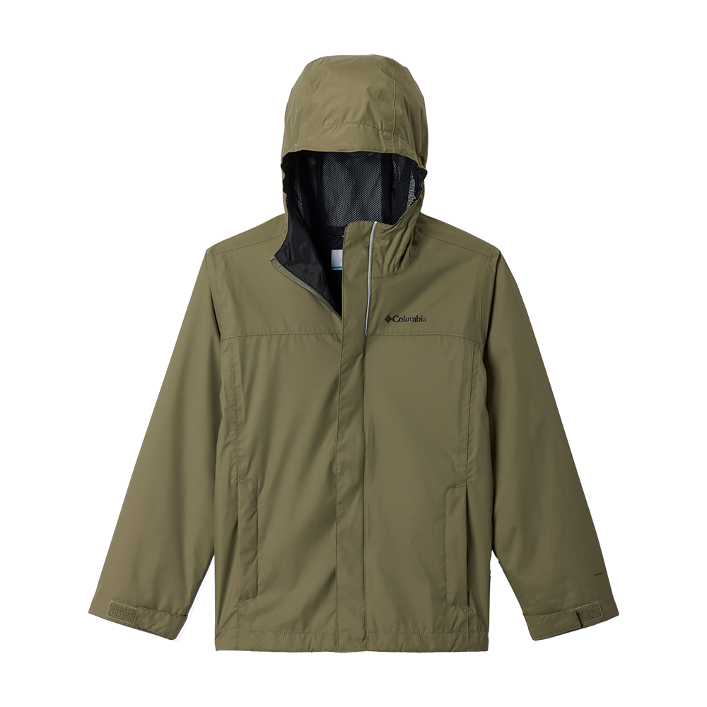 Olivenfarvet Columbia regnjakke med hætte og diskret logo på brystet. Jakken har en simpel, funktionel pasform med to sidelommer, lynlås dækket af en stormklap og indvendig meshforing for åndbarhed. Ærmerne har justerbare velcromanchetter, og designet virker let og praktisk til outdoor-aktiviteter og hverdag i vådt vejr. En klassisk, robust og stilren løsning til beskyttelse mod regn og vind.