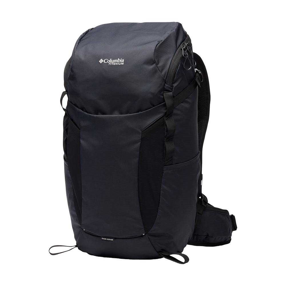 Sort Columbia Titanium-rygsæk i enkelt, funktionelt design med polstret rygpanel og justerbare skulderstropper. Den har stor lynlåsåbning i toppen, sidelommer, kompressionsstropper og et integreret regncover. Materialet virker robust og vandafvisende, egnet til vandreture eller hverdag. Minimalistisk æstetik kombineret med praktiske lommer og hoftebælte gør den komfortabel til længere ture og rejser.