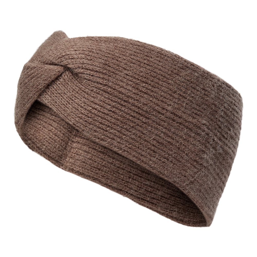 Et blødt, brunligt pandebånd i ribstrikket uld vises på en hvid mannequin-hoved. Det brede design med en dekorativ knude foran og let fnuldret overflade giver et varmt og hyggeligt indtryk. Pandebåndet dækker ørerne og har en tæt, elastisk pasform, ideel til kolde dage. Den neutrale farve og enkle æstetik gør det alsidigt og let at kombinere med vintertøj.