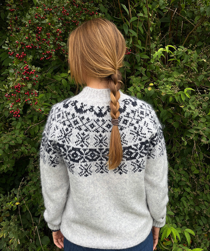 fabrin-copenhagen-islandsk-strik-graa-livsstil-1_322c8daa-3b4f-4e37-a10c-6583a8afb4cc.jpg