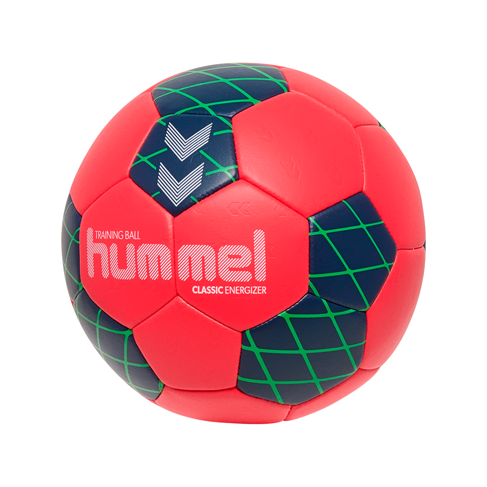 En farverig træningsbold i kraftig neonrød med mørkeblå paneler dekoreret med grønne gitterlinjer. Bolden har Hummel-logoet og teksten Training Ball Classic Energizer i hvid, og overfladen virker glat og let struktureret med synlige sømme mellem panelerne. Den ser solid og holdbar ud, velegnet til indendørs håndbold eller træning, og det høje farvekontrast gør den nem at se under kampe og øvelser.