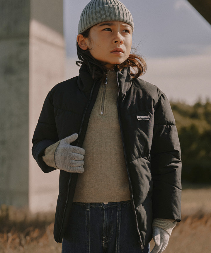 hummel-jr-puff-jacket-sort-livsstil.jpg