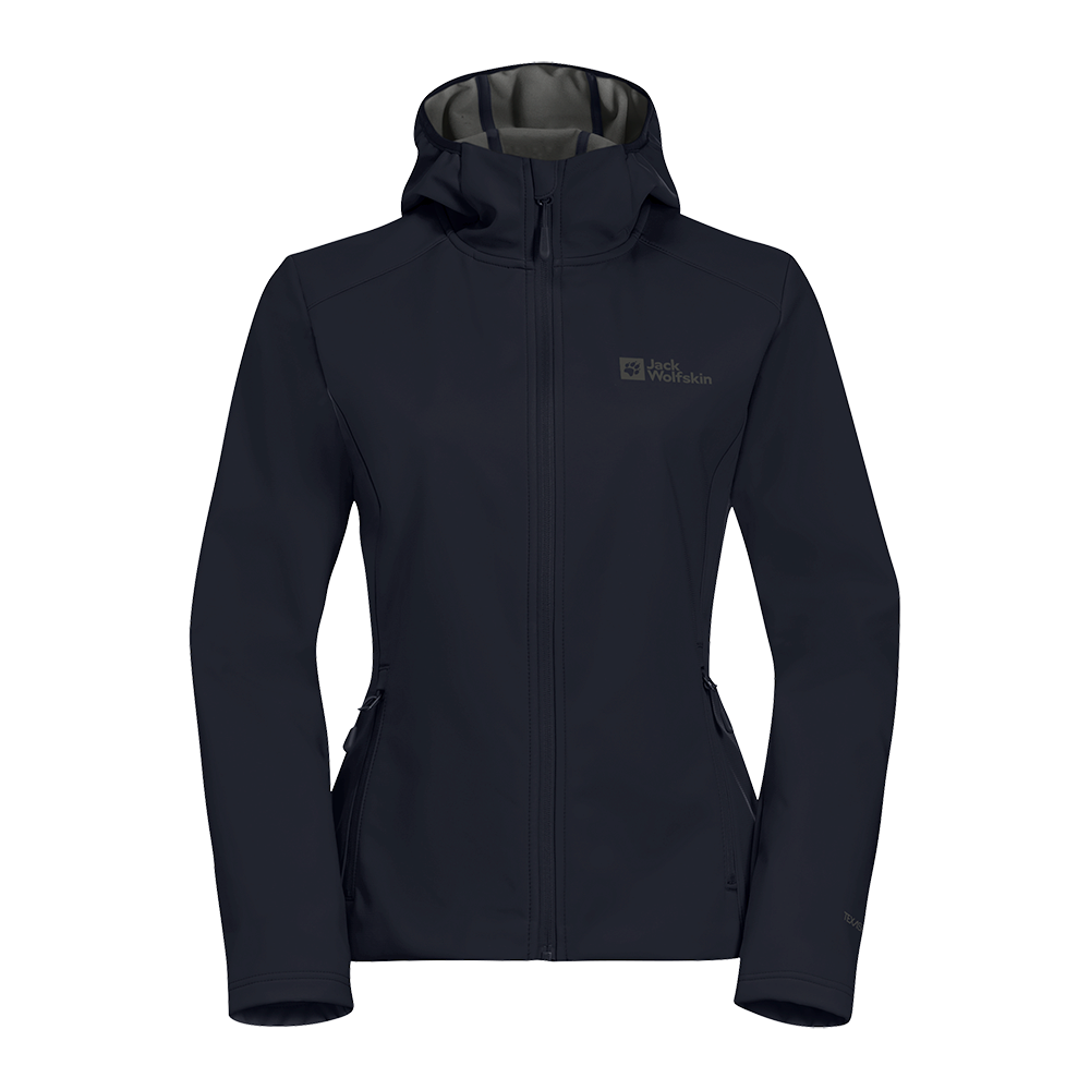 En mørk marineblå softshell-jakke med hætte og fuld lynlås, designet i en slank, feminin pasform. Jakken har to sidelommer med lynlås, en diskret Jack Wolfskin-logo på brystet og glatte syninger for et minimalistisk udtryk. Funktionel og alsidig, ideel til friluftsliv og hverdag i overgangsvejr, hvor let beskyttelse mod vind og let regn er ønskelig.