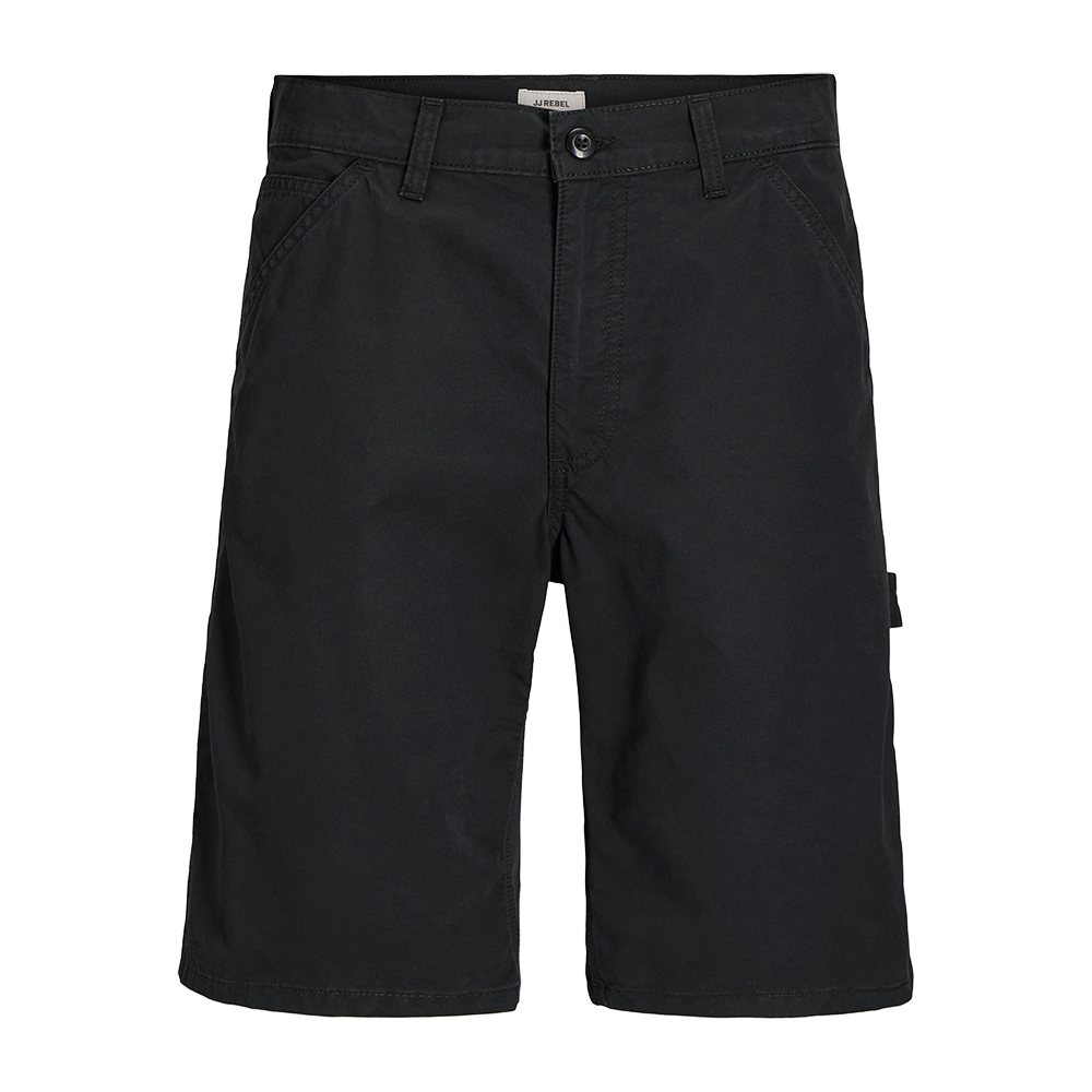 Mørke, knælange shorts i enkel, klassisk stil. Fremstillet i mat sort stof med skjult lynlås og enkelt knaplukning i taljen. To skrå forlommer foran og diskrete baglommer giver praktisk opbevaring, mens bæltestropper sikrer pasform. Løst, komfortabelt snit egner sig til hverdag og fritid, nemme at kombinere med t-shirts eller let jakke for et afslappet look.