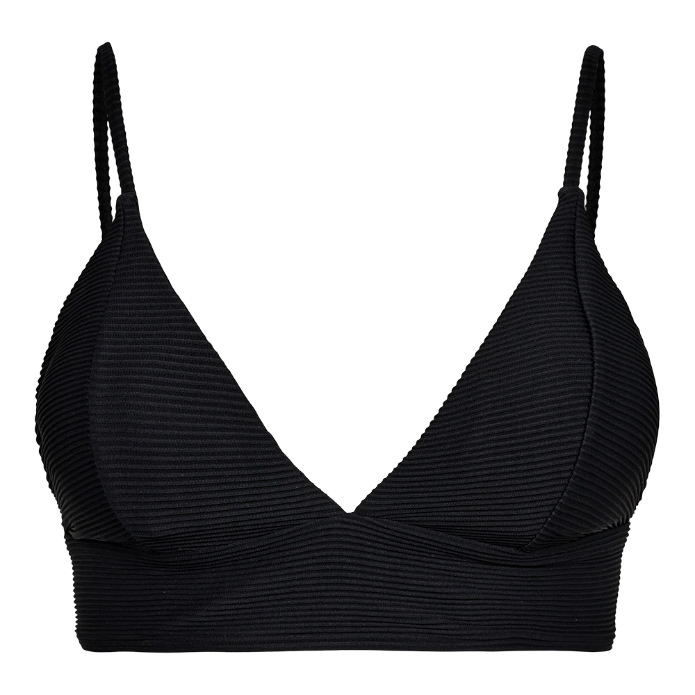 Sort, ribbet badetop med dyb V-udskæring vist på en torso-mannequin. Toppen har tynde, dobbelte stropper og let polstrede kopper, der giver en enkel og støttende form. Materialet virker elastisk og struktureret med vandret rib-struktur, mens den brede underkant giver ekstra komfort og stabilitet. Designet fremstår minimalistisk og alsidigt, passende til både strandbrug og som en del af en casual sommergarderobe.
