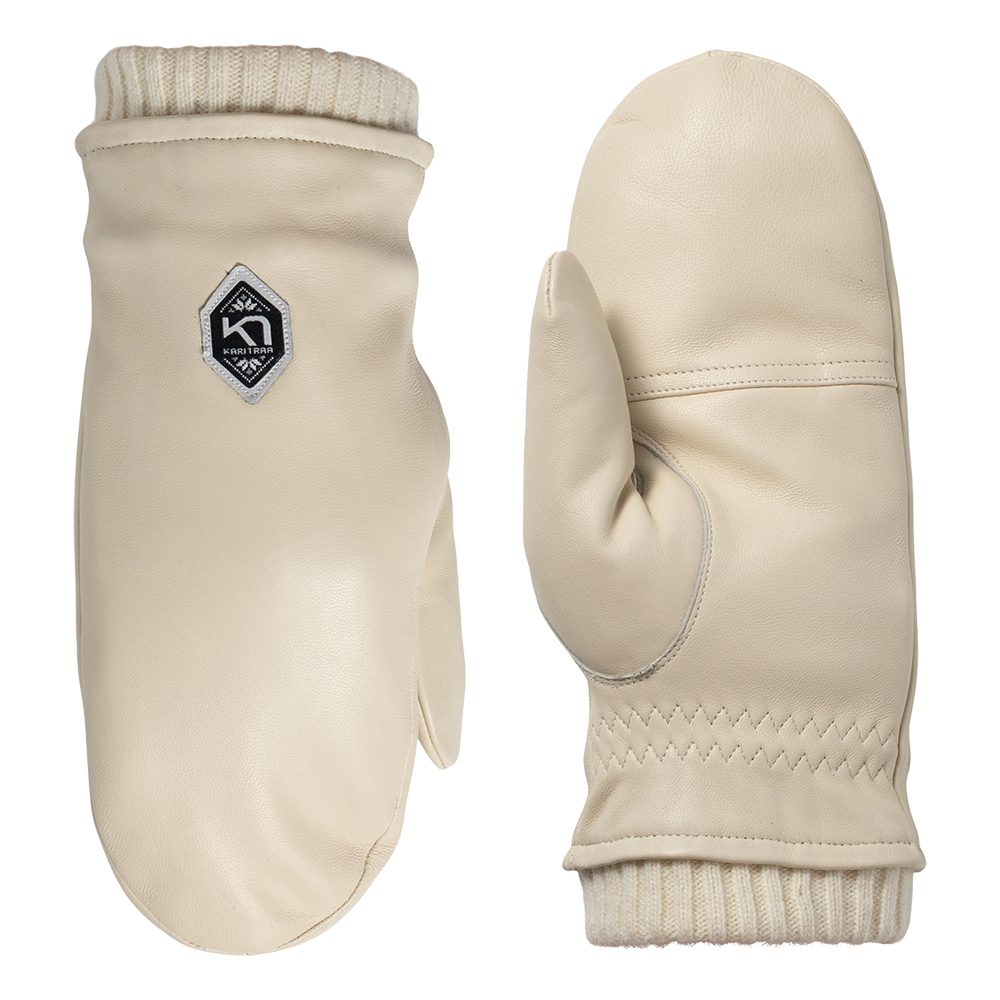 Et par elegante, cremefarvede vanter i blødt læder med ribstrikket manchet, der sikrer tæt pasform og varme. Den glatte overflade og diskrete syninger giver et minimalistisk udtryk, mens en lille logo-patch på den ene vante tilfører et sporty designstrejf. Ideelle til kolde vinterdage, kombinerer de funktionalitet med tidløs æstetik og ser både praktiske og stilfulde ud.