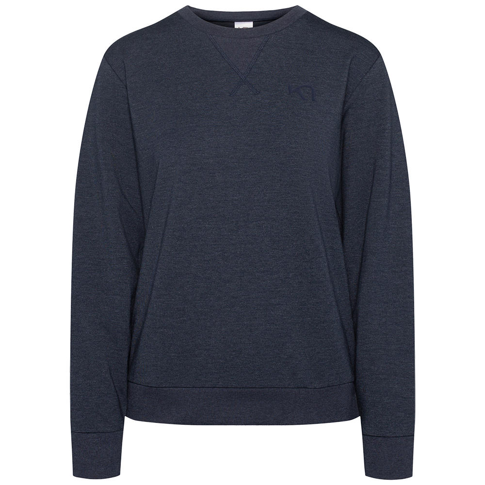 En klassisk, ensfarvet mørkeblå sweatshirt med rund hals og lange ærmer. Modellen har ribkant ved hals, manchetter og linning for et tidløst og komfortabelt udseende. Materialet virker blødt og let tekstureret, egnet til afslappet hverdagsbrug. Et diskret logo er placeret ved venstre bryst, hvilket giver et subtilt brandpræg uden at dominere designet.