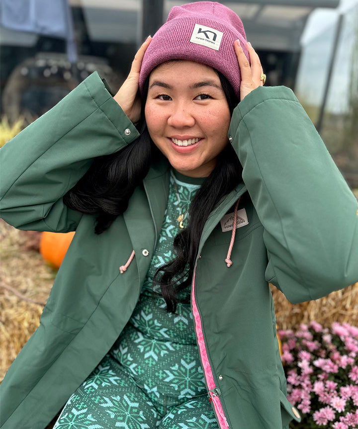 kari-traa-w-roethe-beanie-tuve-parka-groen-livsstil.jpg