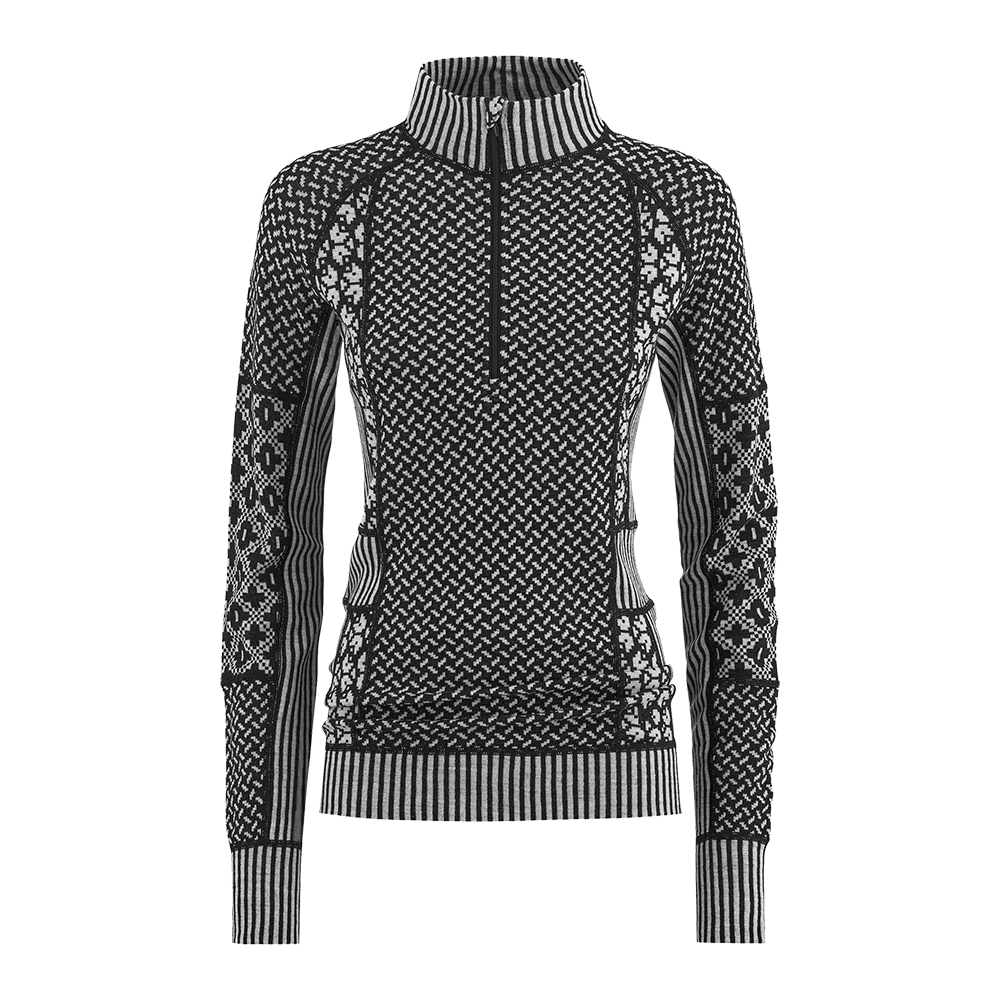 En stramtsiddende, langærmet striktrøje i sort og hvid med høj krave og kort lynlås. Overfladen har varierende jacquardmønstre, krydsmønstre, striber og geometriske paneler, der giver et dynamisk, sammensat udtryk. Ribkanter ved krave, ærmer og talje understreger silhuetten. Trøjen fremstår teknisk og vinterlig, velegnet som lag-på-lag til udendørsaktiviteter eller som et stilfuldt hverdagsstatement.