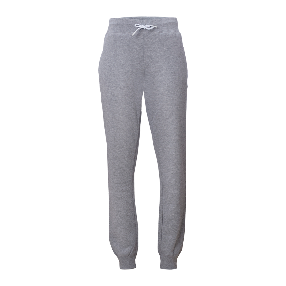 Disse klassiske, lysegrå sweatpants har en høj, elastisk talje med hvidt snoretræk og et enkelt, strømlinet udtryk. Bukserne er lavet i blødt sweatstof med ribkant ved anklerne, hvilket giver en tætsiddende afslutning. Den afslappede pasform gør dem ideelle til afslapning hjemme, træning eller casual hverdagsbrug, hvor komfort og enkel stil prioriteres.