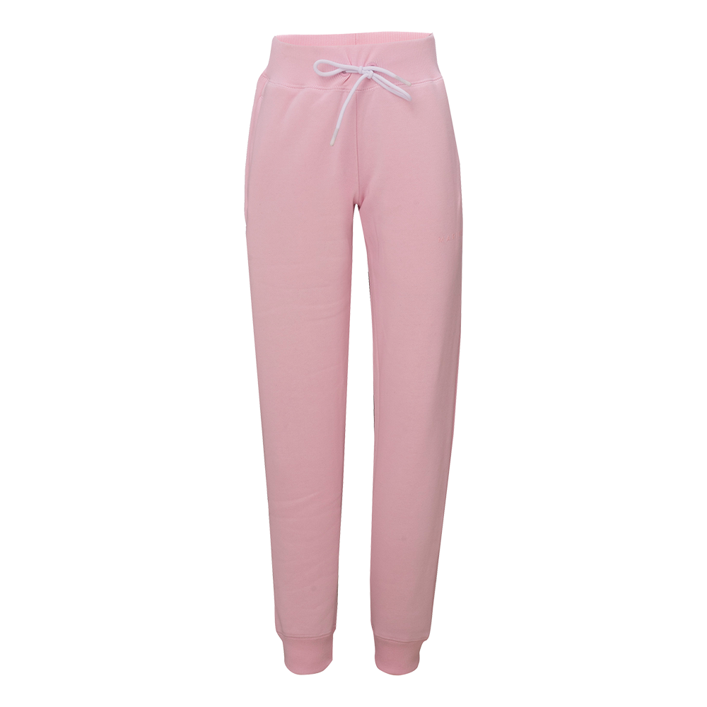 Lyserøde joggingbukser i en blød bomuldsblanding med afslappet, men let tilpasset pasform. Bukserne har elastik i taljen med hvid snøre, ribstrikkede ankelmanchetter og diskrete sidelommer. Den matte overflade og rene linjer giver et enkelt, minimalistisk udtryk, velegnet til afslapning hjemme eller casual hverdagsbrug. En behagelig og feminin basisdel til garderoben.