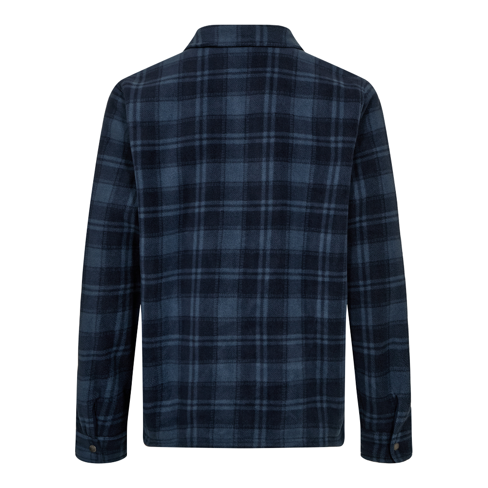 Produktet afbildet er "Nanok Andy 25, Sr" - en herre fleecetrøje fra Nanok. Trøjen fremstår i et klassisk, mørkeblåt ternet mønster og er designet med en traditionel krave, fuld lynlåslukning foran samt to brystlommer med knaplukning. Den indvendige del af kraven er forstærket med blød, beige fleece, hvilket tilføjer ekstra varme og komfort. Denne fleecetrøje kombinerer funktionalitet med et stilfuldt udseende, velegnet til både hverdagsbrug og udendørs aktiviteter.