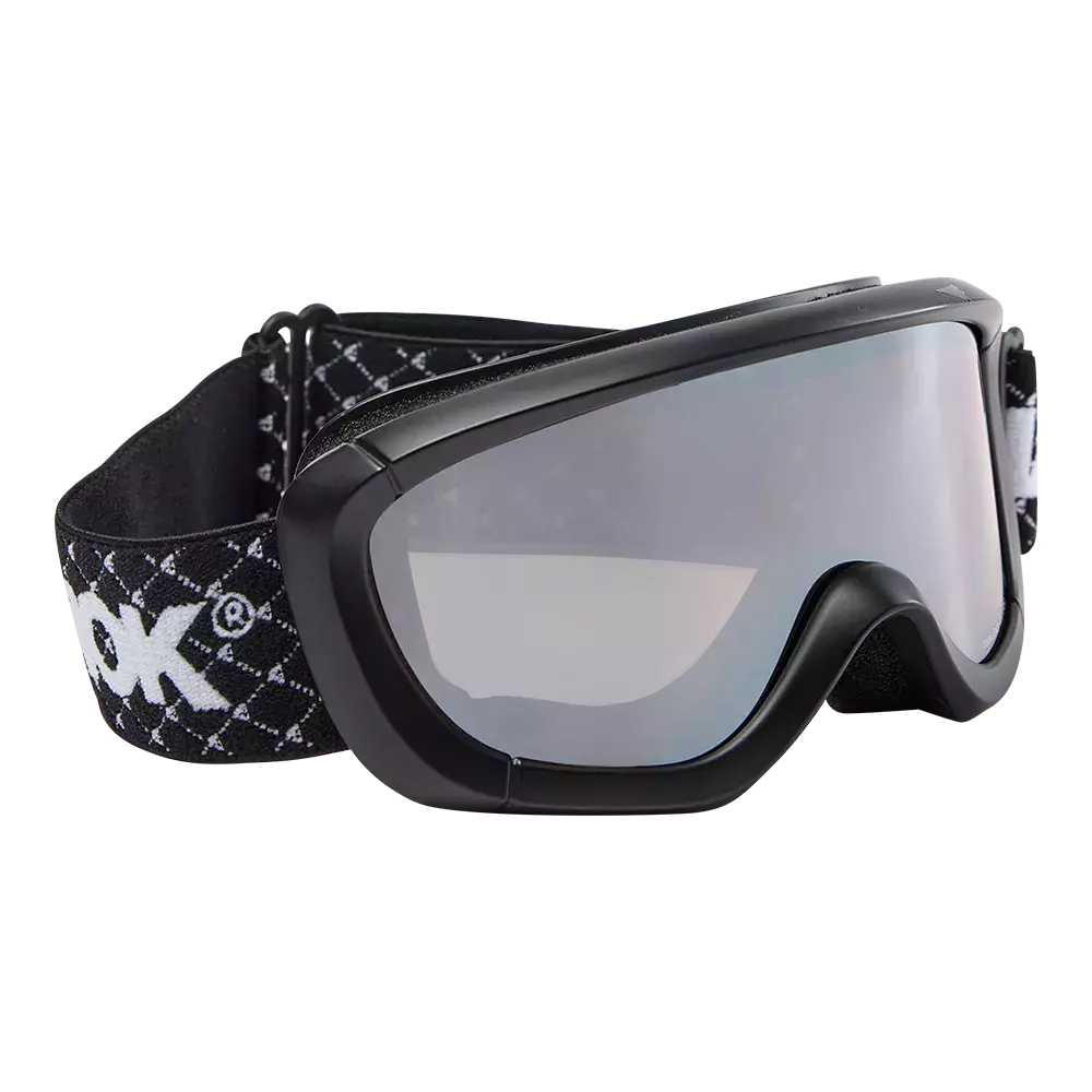Et par moderne skibriller i sort med et bredt, buet spejlglas og robust plaststel. De har blød pude langs kanten for komfort og en justerbar elastisk rem med geometrisk mønster. Linsen er let tonet og reflekterende, designet til at reducere blænding og forbedre kontrast i sne. Brillerne virker velegnede til vintersport som skiløb eller snowboarding og kombinerer funktionalitet med et stilrent udtryk.