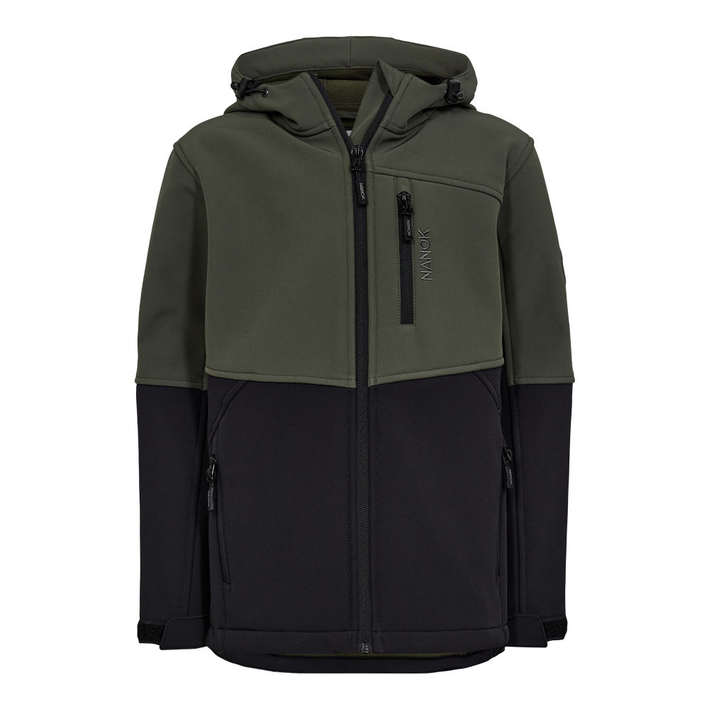 Mørkegrøn og sort softshelljakke med hætte og gennemgående lynlås. Jakken har en lille brystlomme med lynlås, sidelommer og justerbare ærmeafslutninger med velcro. Designet er enkelt og funktionelt med kontrastfarver og diskret "Nanok"-logo på brystet. Blød, let foret overflade, der giver varme og bevægelsesfrihed – velegnet til aktive dage udendørs og skiftende vejrforhold.