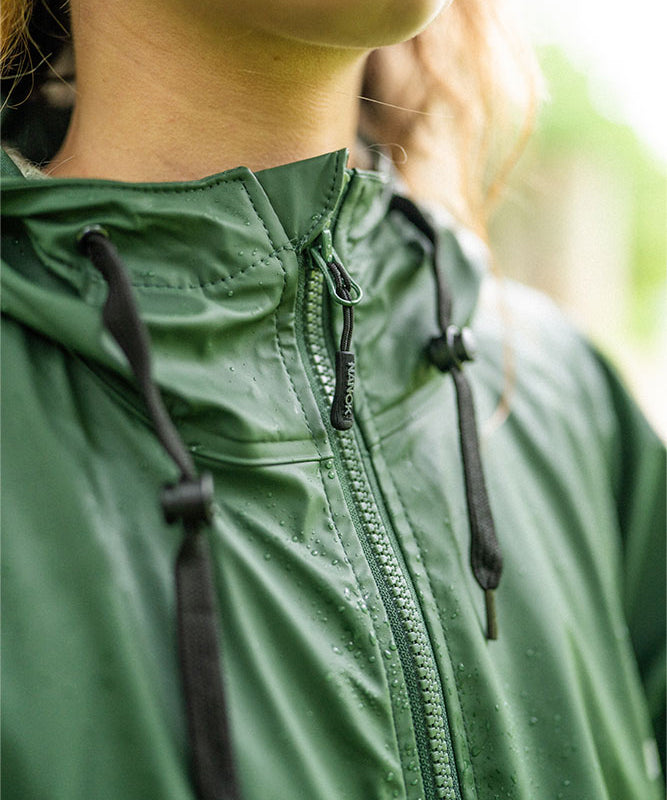 nanok-irland-regnponcho-40308-groen-livsstil-2.jpg