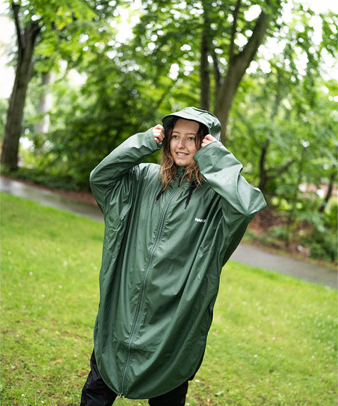 nanok-irland-regnponcho-40308-groen-livsstil.jpg