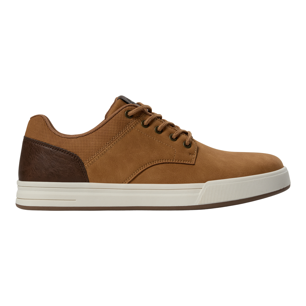 Brun lav sneaker i kombination af ruskind-lignende forside og mesh ved hælen, med mørkebrunt læder på bagkappen. Skoen har runde brunbeige snørebånd gennem metaløjer, en ren, minimalistisk silhuet og en tyk, cremefarvet gummisål med diskrete mønstre. Et stilrent og alsidigt valg til hverdagsbrug, der giver både komfort og et moderne, afslappet udtryk.