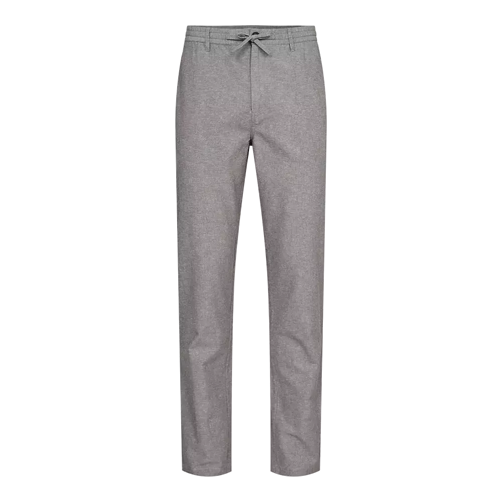 Disse grå bukser har et enkelt og moderne design med snor i taljen, lige ben og diskrete sidelommer. Stoffets fine tekstur giver et afdæmpet, sofistikeret udtryk, mens elastik og bindesnor sikrer komfort og tilpasning. Bukserne fungerer godt til både afslappet hverdag og mere formelle situationer, og deres neutrale farve gør dem nemme at kombinere med forskellige overdele og sko.