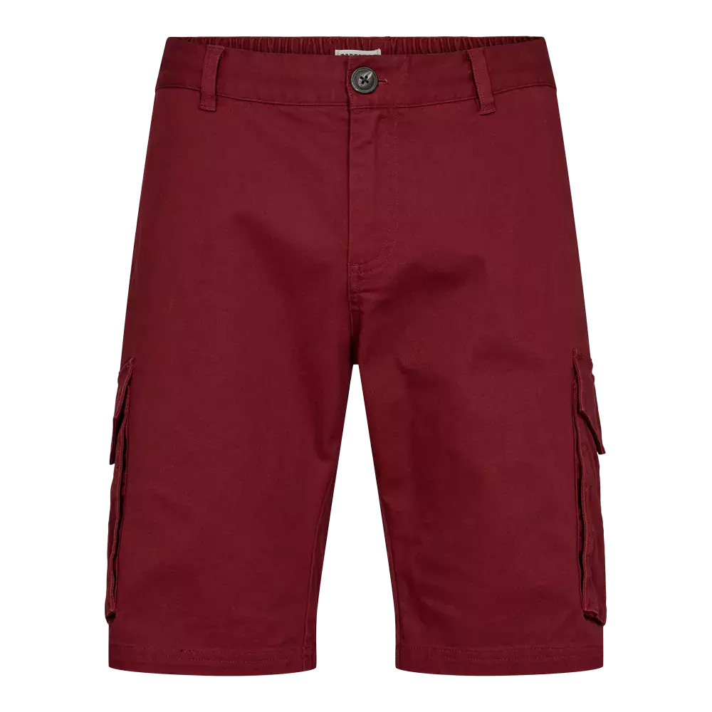 Disse bordeauxrøde cargo-shorts er fremstillet i en kraftig, bomuldsagtig kvalitet med mat finish. De har klassisk knappelukning, bæltestropper og sidelommer med klap, som giver praktisk opbevaring. Knælange snit og enkelt design gør dem velegnede til afslappede, udendørs aktiviteter eller hverdagens ærinder. Farven tilføjer et stilfuldt touch, mens stoffets struktur signalerer holdbarhed og komfort.