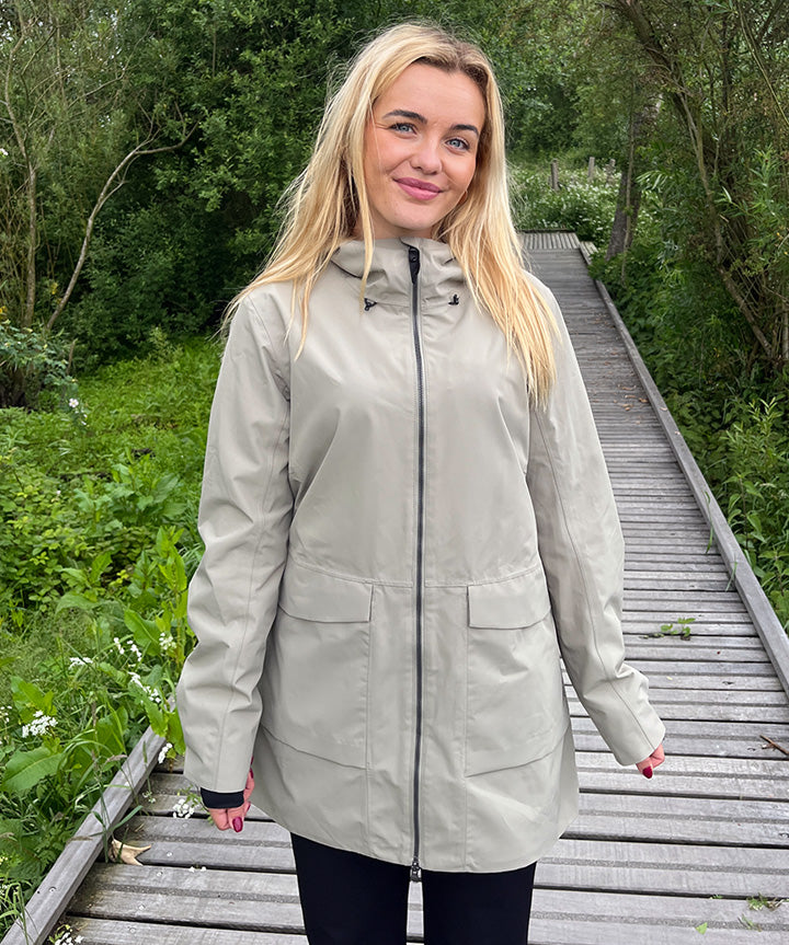 nanok-sanne-25-w-beige-livsstil-5.jpg
