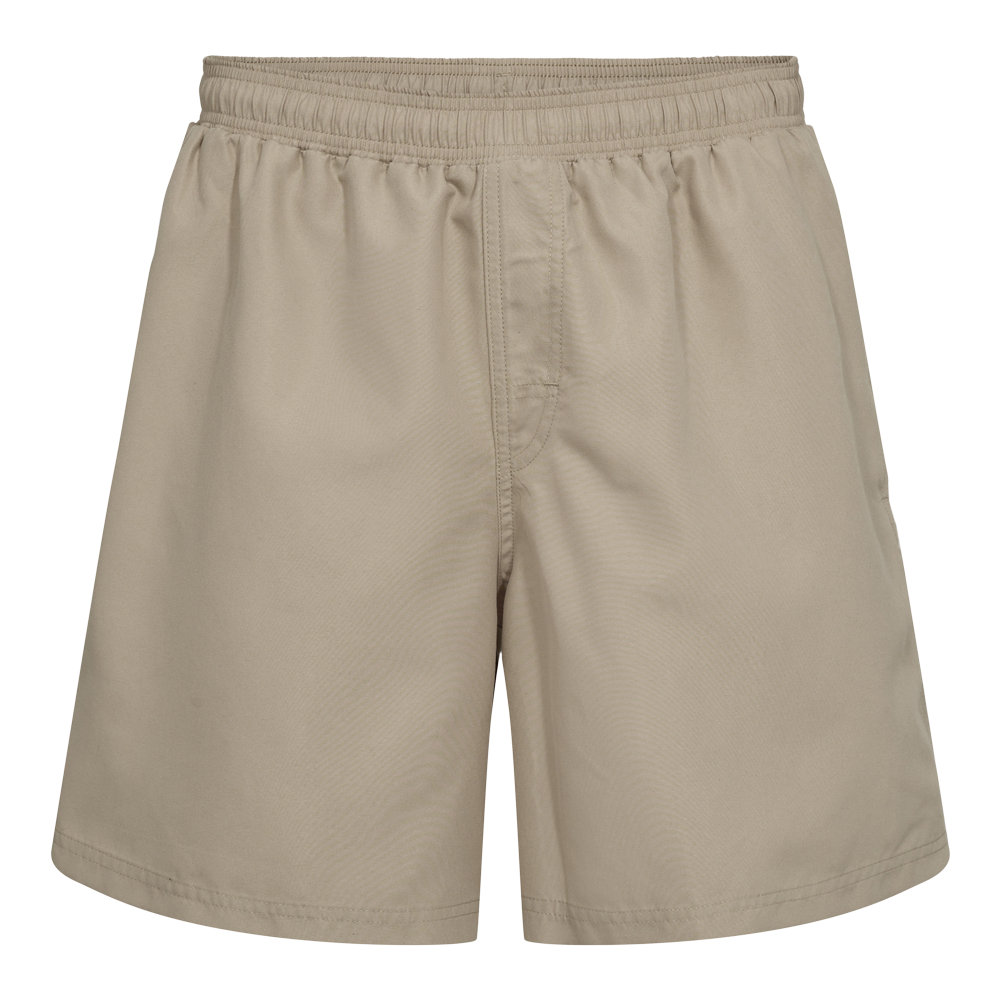 Et par ensfarvede beige shorts i let, slidstærkt stof med elastisk taljebånd og diskret syning foran. Designet er enkelt og funktionelt med en afslappet, lige pasform der når til midt på låret. Shortsene fremstår alsidige til både hverdag og fritid, nemme at kombinere med T-shirt eller skjorte, og velegnede til varme dage på grund af det åndbare materiale.