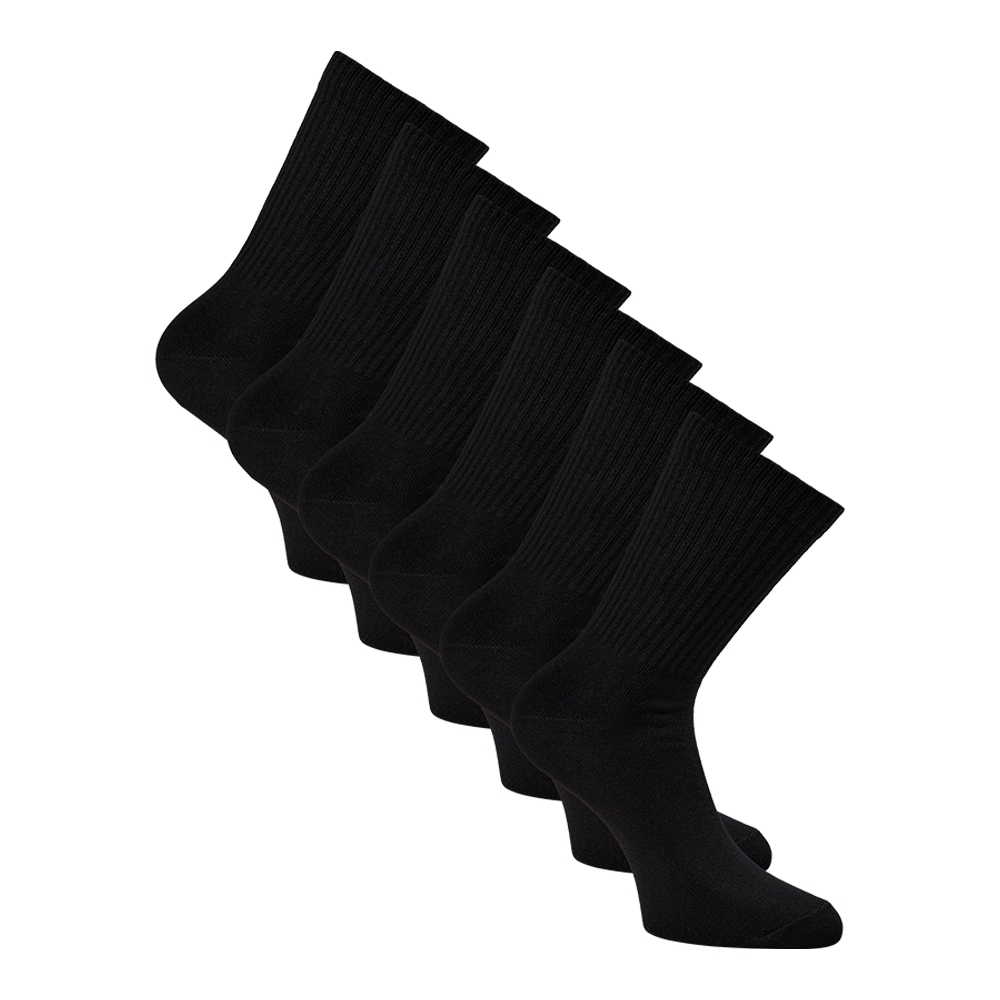 Billedet viser et sæt seks par sorte strømper i klassisk, enkelt design. Strømperne har ribbet skaft og ser ud til at være lavet i blødt, tætstrikket materiale med forstærket hæl og tå. De midt-lange sokker virker komfortable og holdbare, velegnede til hverdag, arbejde eller sport. Farven og den enkle stil gør dem alsidige og nemme at kombinere med forskellige sko og outfits.