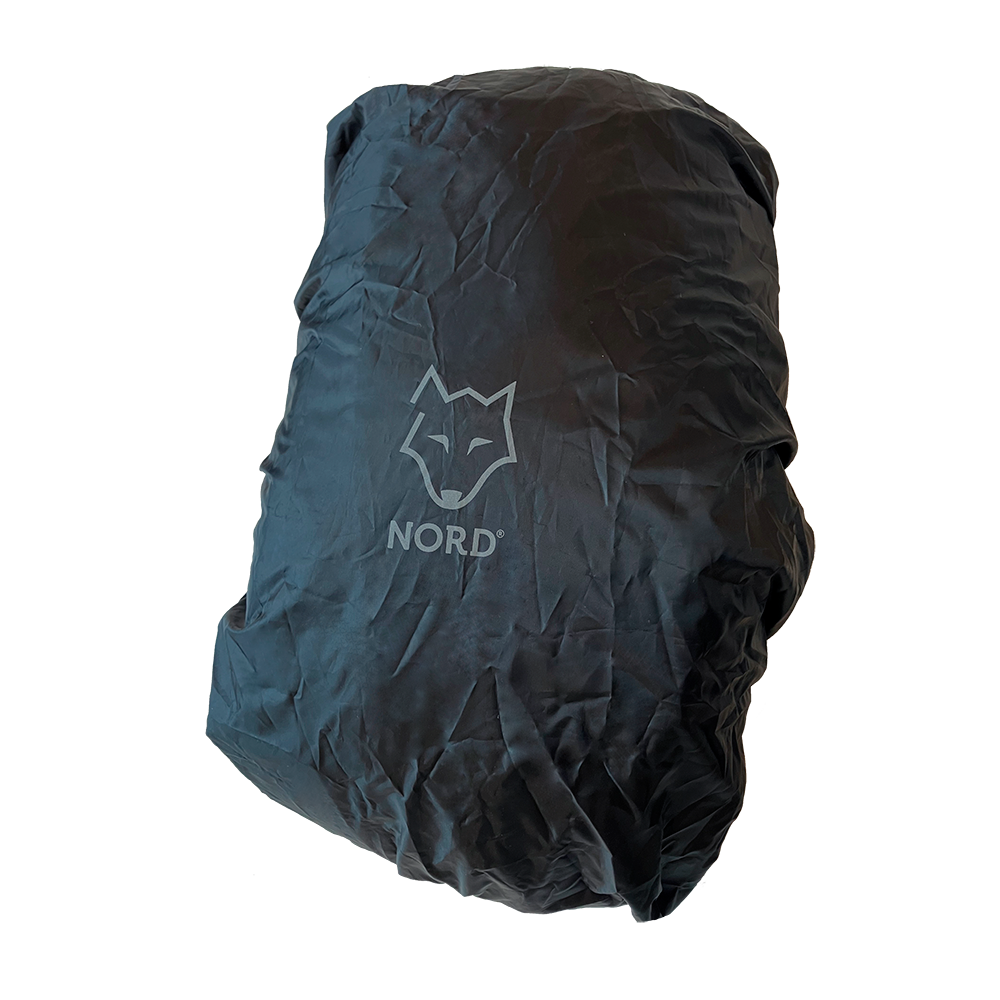 nord-backpack-rain-cover-44512-regnslag-til-rygsaek-sort-b.png