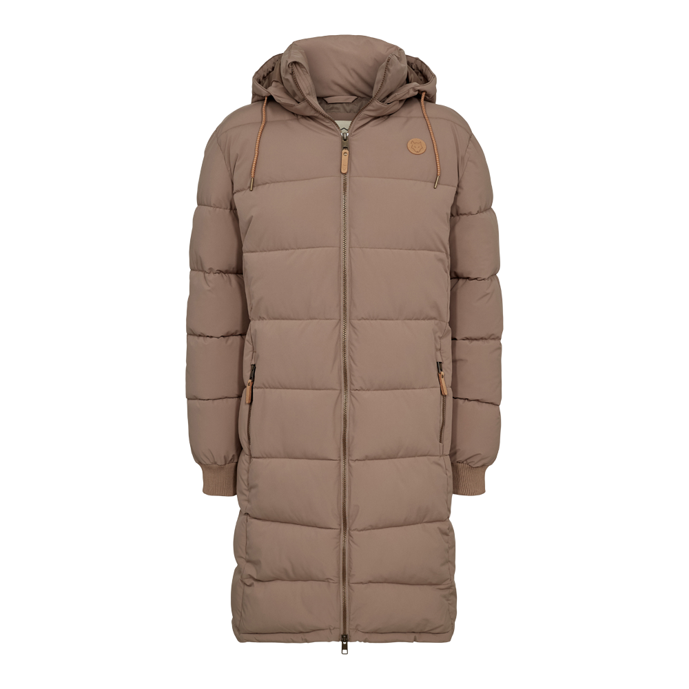 En lang, polstret vinterjakke i varm beige/lysebrun nuance med hætte og vandafvisende overflade. Jakken har bred vandret quiltning, lynlås hele vejen, justerbare snore i hætten og to sidelommer med lynlås og læderdetaljer. Elastiske ribmanchetter holder kulden ude, mens dens lange længde giver ekstra varme til lår og hofter. Stilren og funktionel til kolde hverdage.