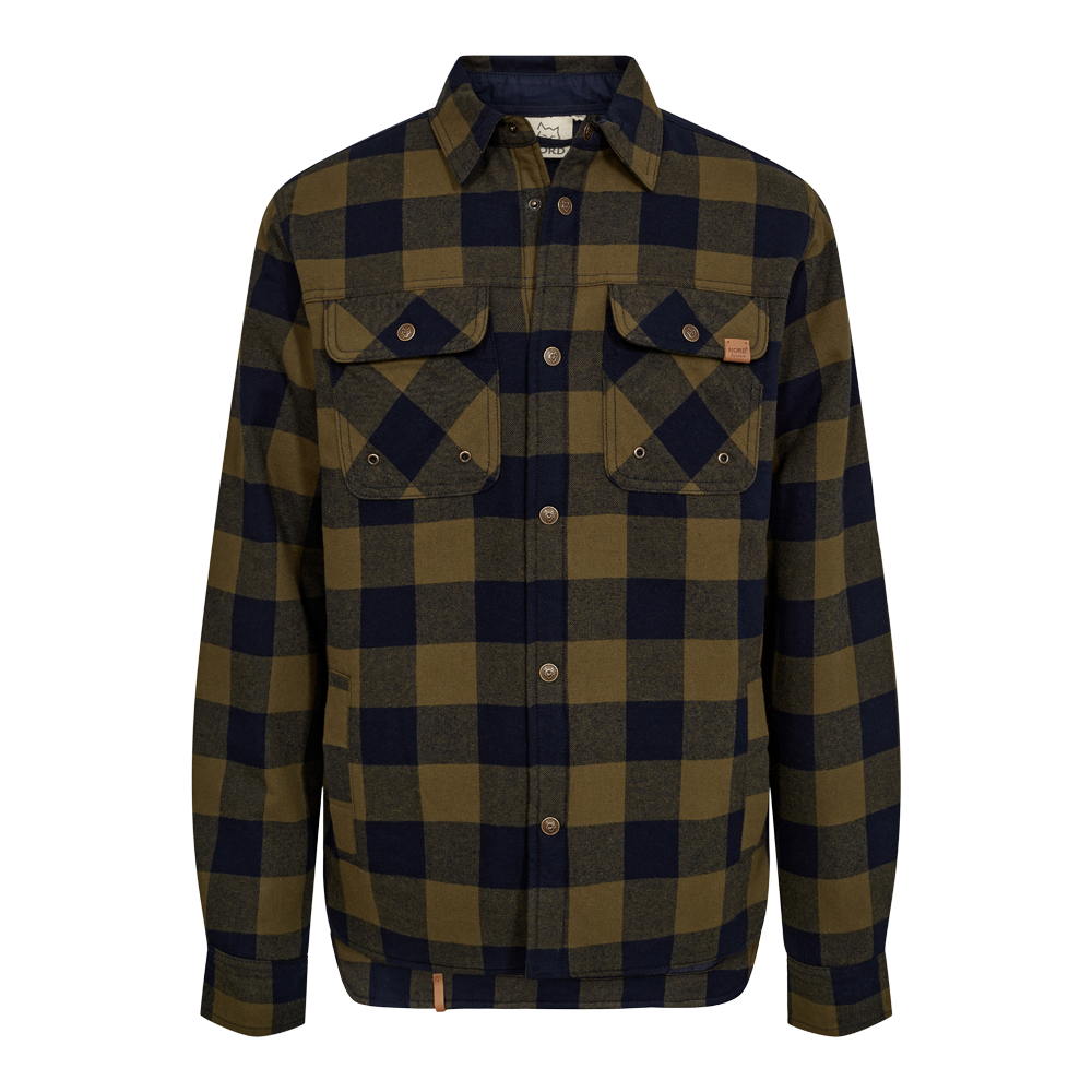 Denne robustternede jakke i grøn- og mørkeblå flannel har et klassisk checkmønster, knapper hele vejen foran og to brystlommer med klap. Den lige pasform, lange ærmer og forstærkede syninger giver et praktisk og tidløst udtryk, perfekt til kølige dage og udendørs aktiviteter. Den har metalknapper og en lille læderlabel ved brystet.