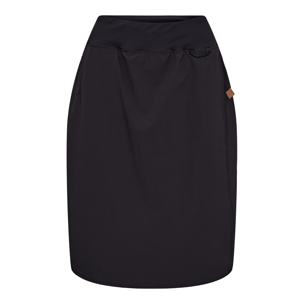 En enkel, mørk sort nederdel i knælængde med en høj, elastisk talje og en lige, figursyet silhuet. Nederdelen har diskrete sidesømme, en lille dekorativ læderdetalje og en skjult sidelomme, hvilket giver praktisk funktionalitet. Materialet virker teknisk og let elastisk, behageligt til hverdagsbrug eller arbejde. Den minimalistiske stil gør den let at kombinere med både bluser og jakker.