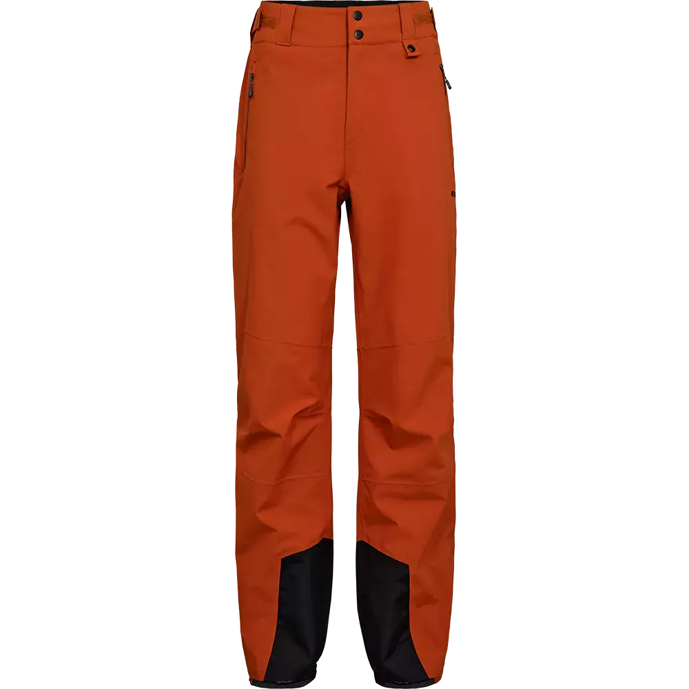 Disse orange fritidsbukser har et teknisk, robust udtryk med lige ben og forstærkede sorte bundstykker ved anklerne. I taljen ses bæltestropper og to trykknapper, og sidelommer med lynlås giver funktionel opbevaring. Bukserne virker designet til udendørsaktiviteter med let artikulerede knæ og slidstærke syninger, hvilket giver et praktisk og stilrent look til aktive dage i naturen.