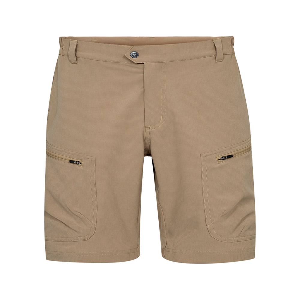 Disse khakifarvede shorts har et enkelt og funktionelt design med bæltestropper, knaplukning og to store sidelommer med lynlås. Stoffet virker let og slidstærkt med synlige stikninger, der understreger et praktisk udtryk. Den neutrale farve og rette pasform gør dem velegnede til udendørs aktiviteter, arbejde eller hverdagsbrug, hvor komfort og opbevaringsmuligheder prioriteres.