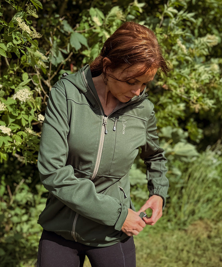 nord-vesta-25-w-groen-softshell-livsstil-2.jpg