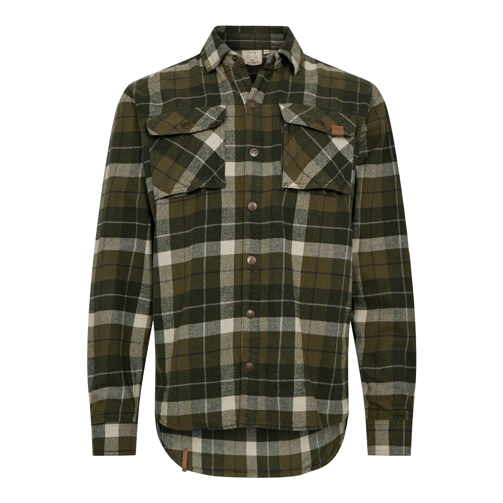 Den afbildede skjorte er en klassisk flannel i grønne og hvide tern, med lange ærmer og knaplukning foran. To brystlommer med klap og knap giver praktisk opbevaring, mens det bløde stof og rutemønsteret skaber et robust, afslappet udtryk. Skjorten har en rundet bund og små læderdetaljer ved knapperne, og er velegnet til lag-på-lag eller som let yderlag på kølige dage.