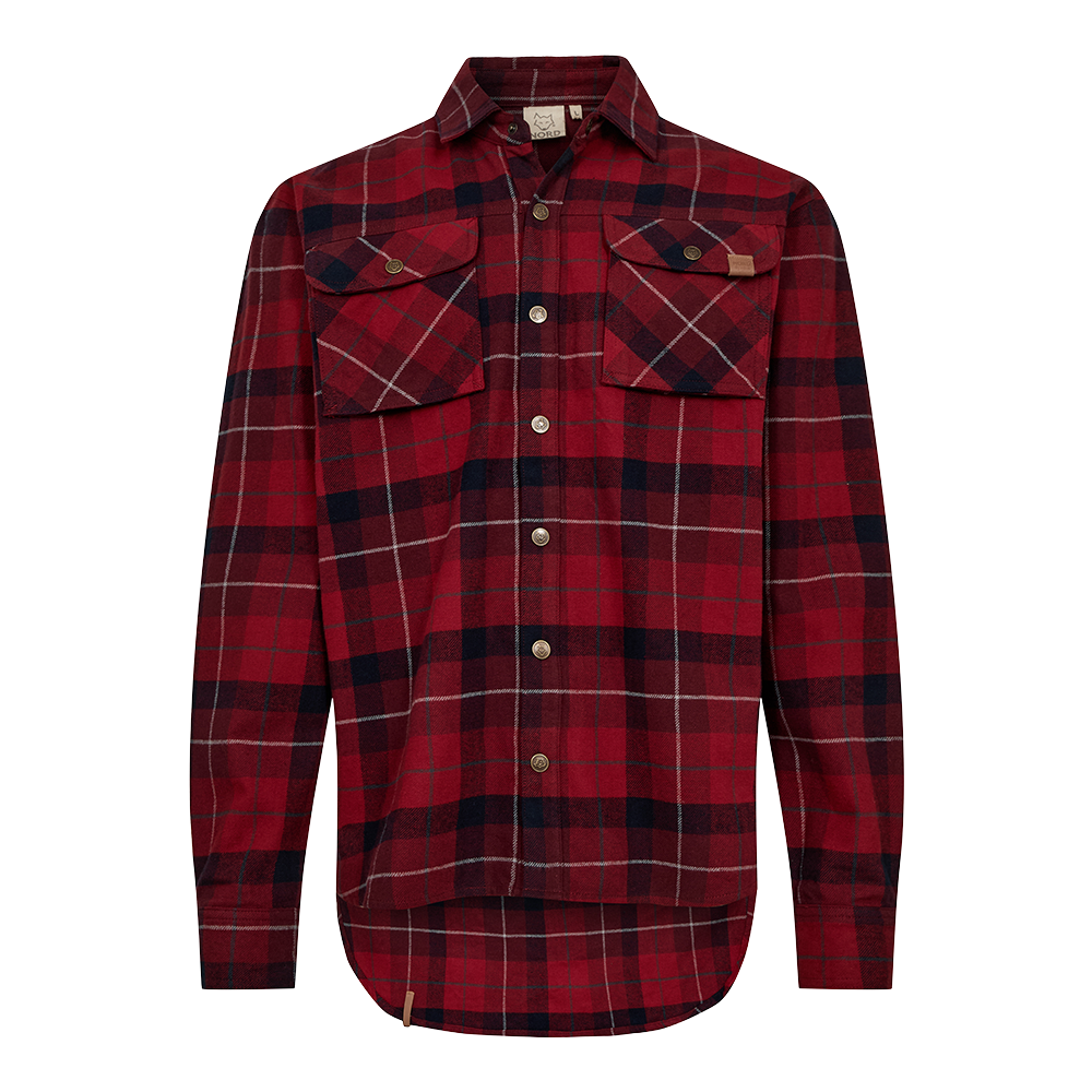 Rødternet flannelskjorte i kraftig bomuld med klassisk skovmandsternet mønster i røde, sorte og hvide striber. Skjorten har en almindelig krave, knapper langs fronten og to brystlommer med klap og knappelukning. Den let fyldige pasform og bløde vævning gør den varm og behagelig til efterår og vinter. Velegnet til lag-på-lag, udendørsaktiviteter eller afslappet hverdag.